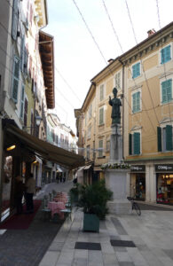 Salo Altstadt mit Statue