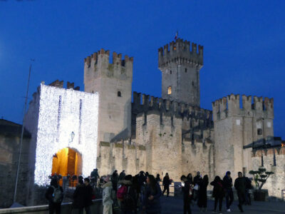 Weihnachtsbeleuchtung in Sirmione