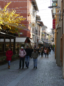 Touristen in Sirmione