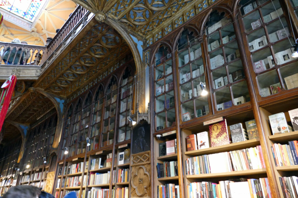 Livraria Lello Antiquarische Bücher