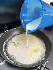 Hefezopf - Butter schmelzen